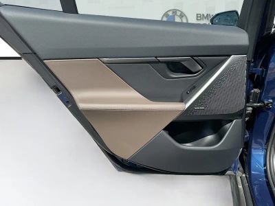 2025 BMW 5 Series — photo 22 view