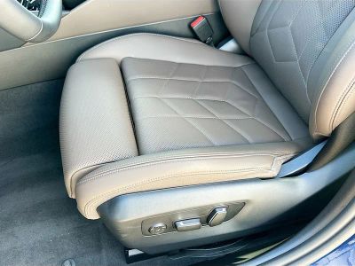 2025 BMW 5 Series — photo 16 view
