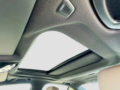2025 BMW 5 Series — photo 17 view