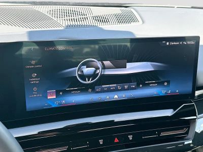 2025 BMW 5 Series — photo 13 view