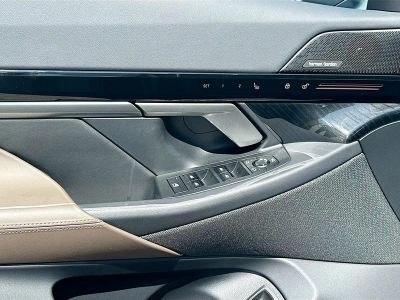 2025 BMW 5 Series — photo 15 view