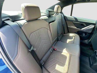 2025 BMW 5 Series — photo 25 view