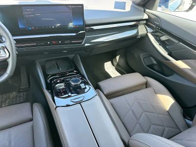 2025 BMW 5 Series — photo 20 view