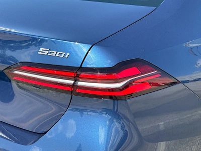 2025 BMW 5 Series — photo 24 view