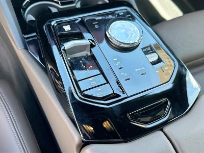 2025 BMW 5 Series — photo 14 view