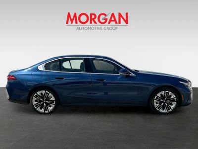 2025 BMW 5 Series — photo 8 view
