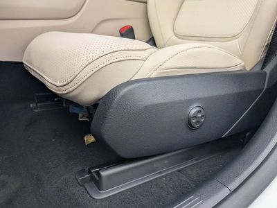 2026 Mercedes-Benz GLC 300 - Photo 4