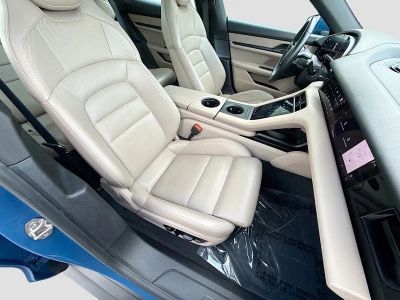 2022 Porsche Taycan — photo 14 view