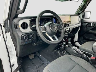 2025 Jeep Wrangler — photo 9 view