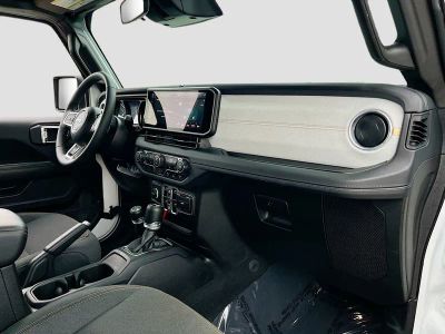 2025 Jeep Wrangler — photo 27 view