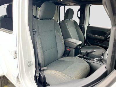 2025 Jeep Wrangler — photo 26 view