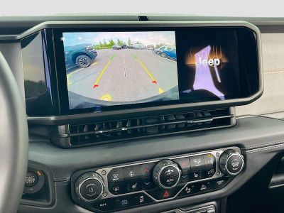 2025 Jeep Wrangler — photo 13 view