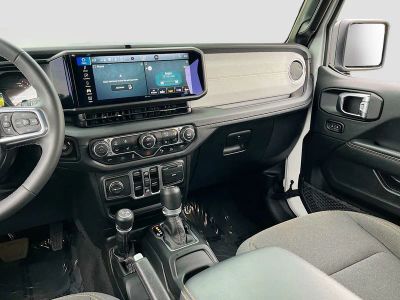 2025 Jeep Wrangler — photo 22 view