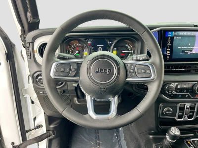 2025 Jeep Wrangler — photo 11 view
