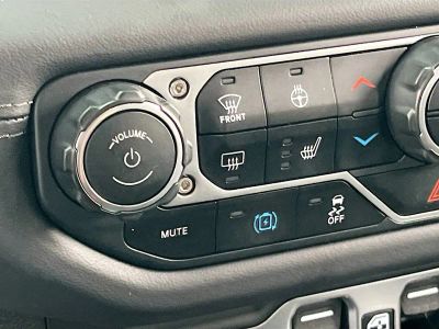 2025 Jeep Wrangler — photo 19 view