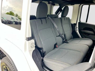 2025 Jeep Wrangler — photo 25 view