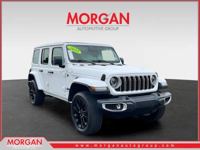 2025 Jeep Wrangler Sahara 4xe in White/off-white — front three-quarter view