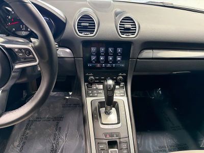 2025 Porsche 718 Boxster — photo 18 view