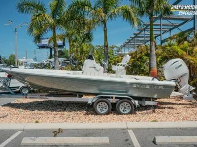 2026 Skeeter SX221 — front three-quarter view