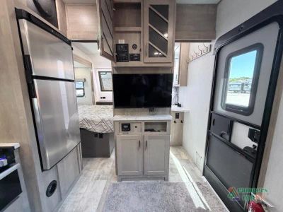 2023 Grand Design Momentum G-Class — photo 29 view