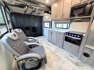 2023 Grand Design Momentum G-Class — photo 8 view
