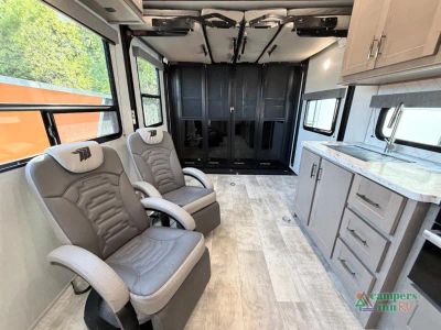 2023 Grand Design Momentum G-Class — photo 9 view