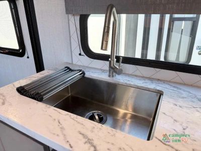 2023 Grand Design Momentum G-Class — photo 23 view