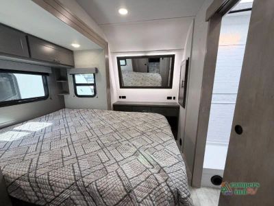 2023 Grand Design Momentum G-Class — photo 21 view