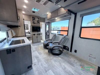 2023 Grand Design Momentum G-Class — photo 12 view