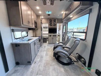 2023 Grand Design Momentum G-Class — photo 13 view