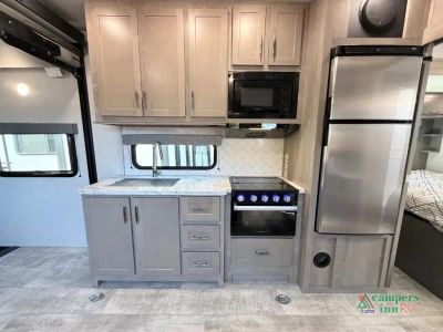 2023 Grand Design Momentum G-Class — photo 15 view