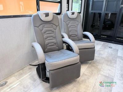 2023 Grand Design Momentum G-Class — photo 35 view