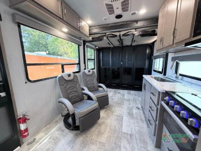 2023 Grand Design Momentum G-Class — photo 10 view
