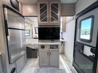 2023 Grand Design Momentum G-Class — photo 28 view