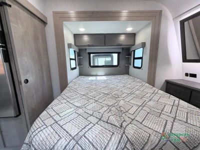 2023 Grand Design Momentum G-Class — photo 20 view