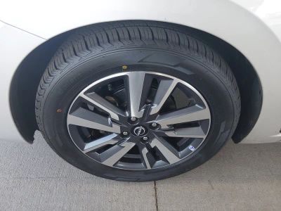 2023 Nissan Versa — photo 10 view