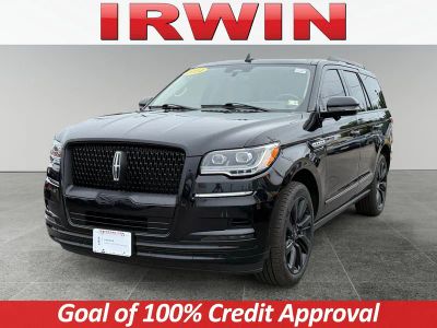 2024 Lincoln Navigator Reserve in Black — front three-quarter view