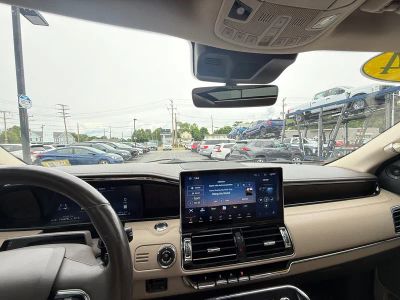 2024 Lincoln Navigator — side profile view