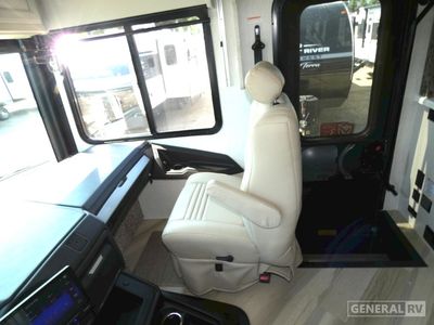 2026 Fleetwood Bounder - Photo 11