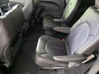 2026 Chrysler Pacifica — photo 14 view