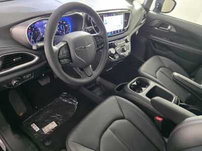 2026 Chrysler Pacifica — photo 10 view