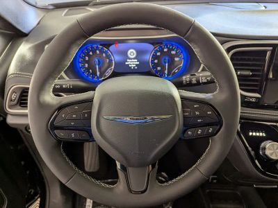 2026 Chrysler Pacifica — photo 19 view