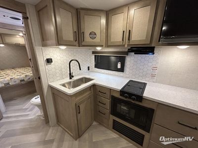 2025 Ember RV E-Series - Photo 6
