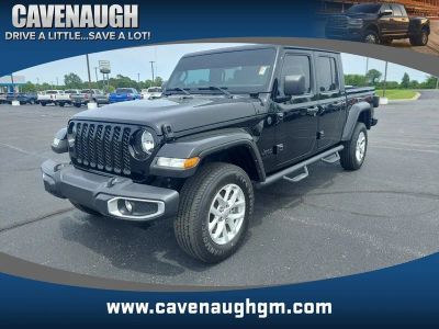 2023 Jeep Gladiator Sport S in Black — front three-quarter view