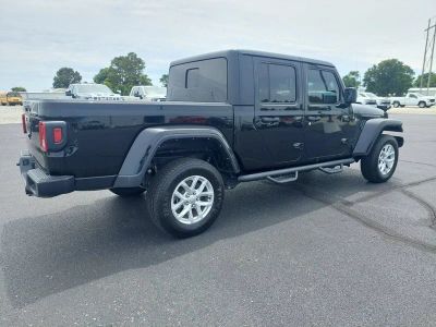 2023 Jeep Gladiator — detail view