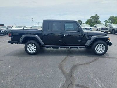 2023 Jeep Gladiator — interior view