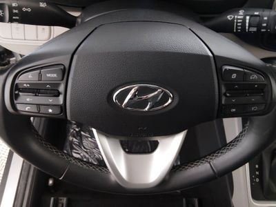 2024 Hyundai Venue — photo 12 view