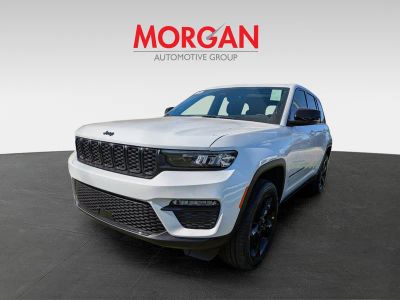 2025 Jeep Grand Cherokee — engine compartment view