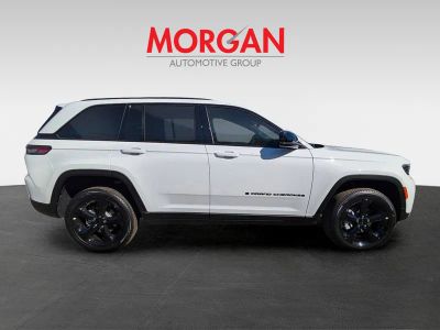 2025 Jeep Grand Cherokee — side profile view