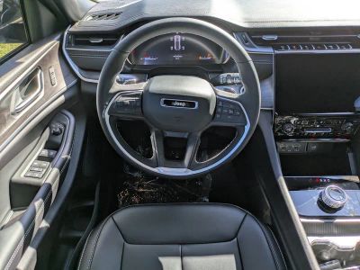2025 Jeep Grand Cherokee — photo 14 view